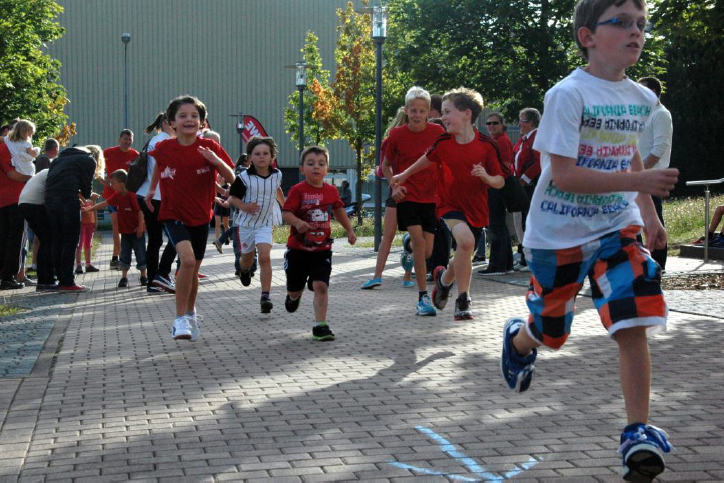Staufenberger Kinder laufen beim Spendenlauf eine tolle Summe ein Staufenberger Kinder laufen beim Spendenlauf eine tolle Summe ein