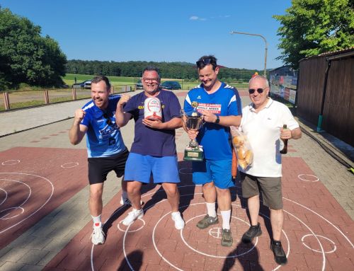 Spannendes Eisstock-Jedermannturnier um den Schmitti-Pokal